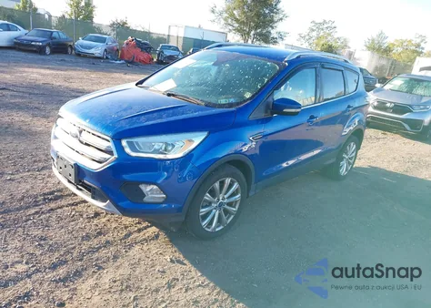 2017 Ford Escape Titanium z USA, uszkodzony, nr VIN 1FMCU9J91HUB57314